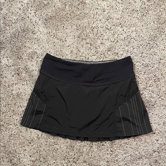 lululemon athletica Pants - Lululemon Black‎ Striped Nylon Blend Pleated Back Skort Shorts Size 4